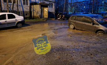 В Мурманске прорвало водопроводную трубу с холодной водой Дорога