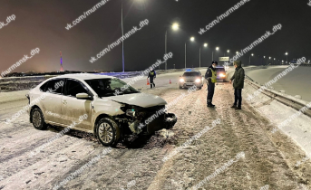 В Мурманске автомобиль развернуло на дороге ДТП