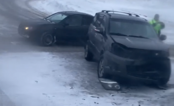 Последствия серьезной аварии на трассе в Мурманской области попали на видео ДТП