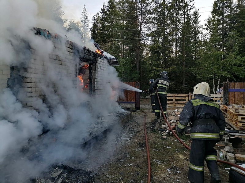 В Мурманской области дотла сгорел дачный дом Пожар