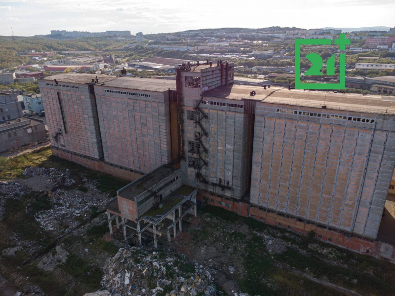 Огромный заброшенный завод в Мурманске Завод