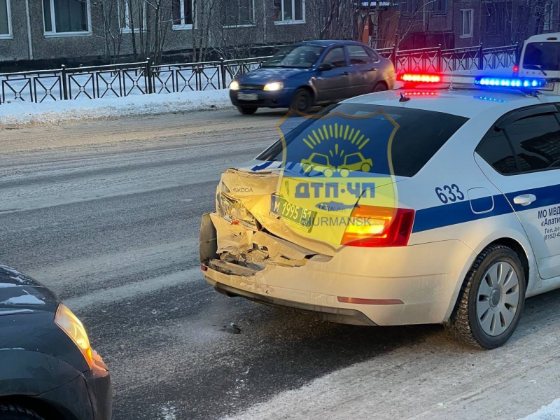 В Мурманске произошла авария с участием автомобиля ДПС ДТП