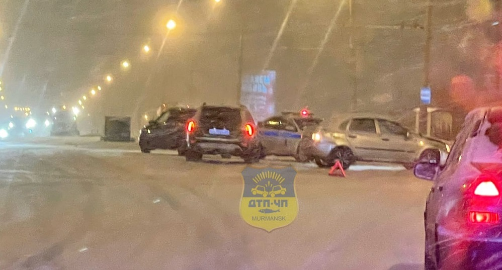 Ночью в Мурманске произошла массовая авария ДТП