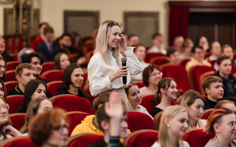Первокурсников мурманских вузов пригласили на экскурсию на предприятия «Норникеля» Встреча