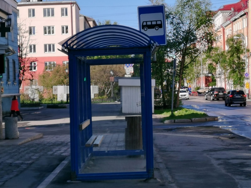 Северянка стала жертвой грабителя на остановке в Мурманской области Остановка общественного транспорта