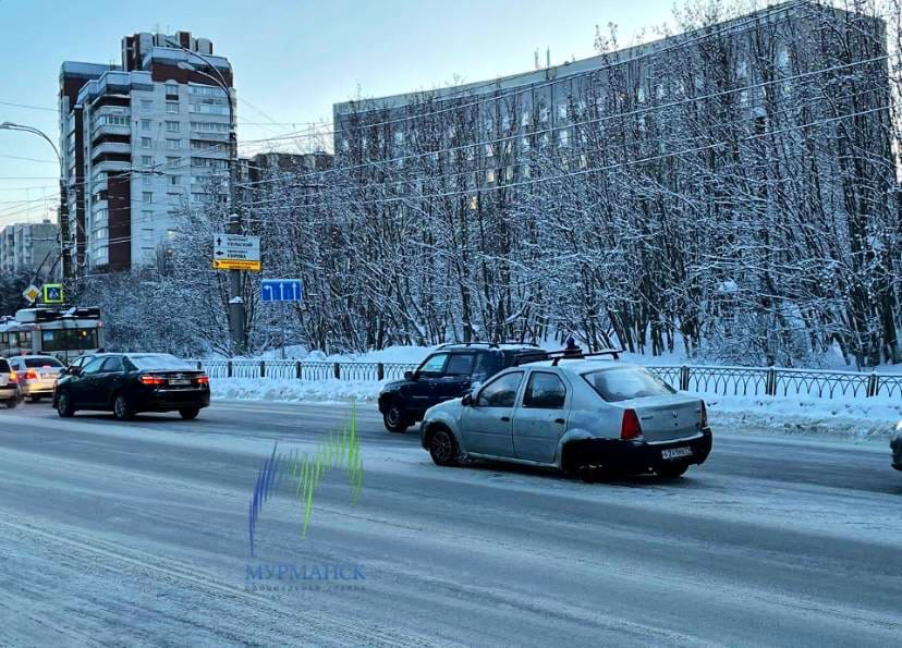 В Мурманске у автомобиля на ходу отвалилось колесо ДТП