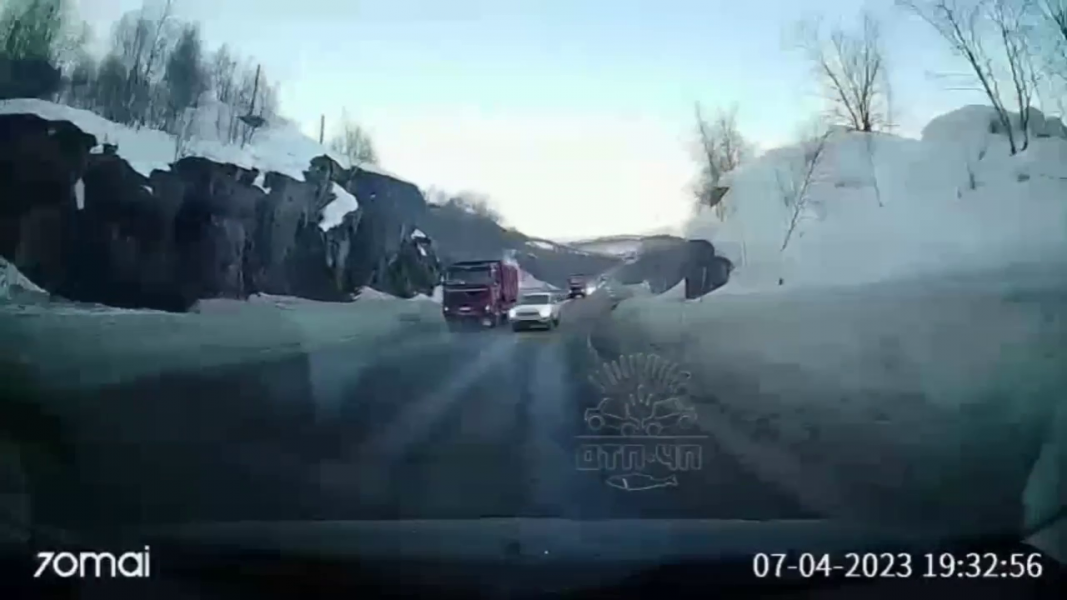 Северянин без чувства самосохранения попал на видео в Мурманской области Северянин без чувства самосохранения попал на видео в Мурманской области