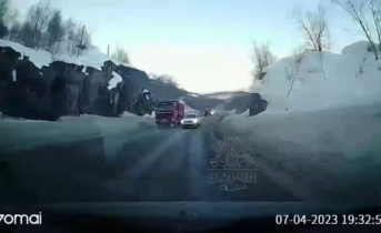 Северянин без чувства самосохранения попал на видео в Мурманской области Северянин без чувства самосохранения попал на видео в Мурманской области