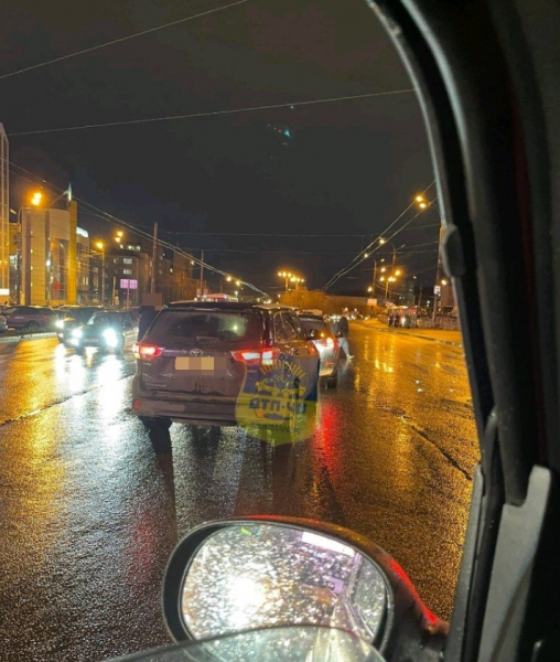 Водители встали в огромной пробке в Мурманске Авария