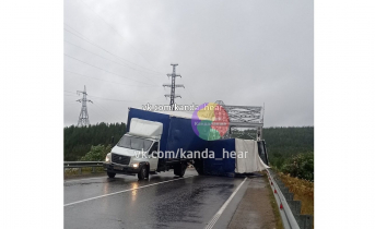 Перевернувшаяся фура под Апатитами заблокировала проезд ДТП