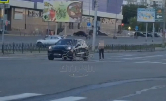 Полуголый мужчина