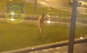 Разгуливающий по улице голый мужчина шокировал мурманчан Мужчина