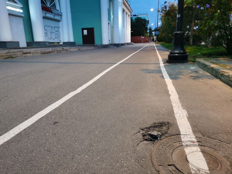 На велодорожке в Мурманске появился опасный участок Велодорожка