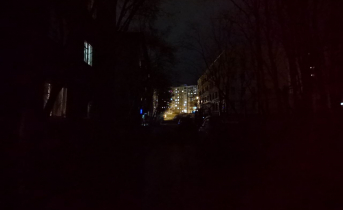 Мурманчане пожаловались на кромешную тьму во дворе Темный двор