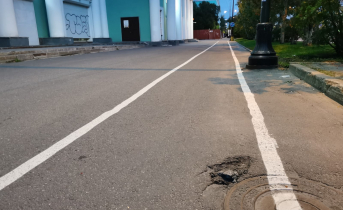 На велодорожке в Мурманске появился опасный участок Велодорожка