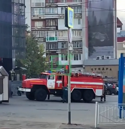 Пожарные службы стянулись к кинотеатру «Мурманск»: что произошло? Пожарная машина