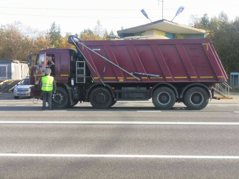 Грузовики останавливали в Заполярье Грузовой автомобиль, проверка, ГАИ