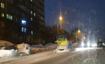 Посреди дороги в Мурманске появилось необычное препятствие Парковка автомобиля