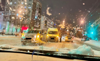 Автомобиль реанимации попал в аварию в Мурманске Авария