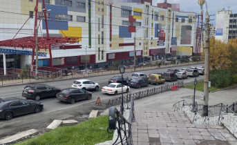 Водители встали в огромной пробке в центре Мурманска Пробка