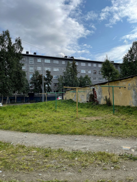Северян удивила странная детская площадка в Мурманской области Площадка