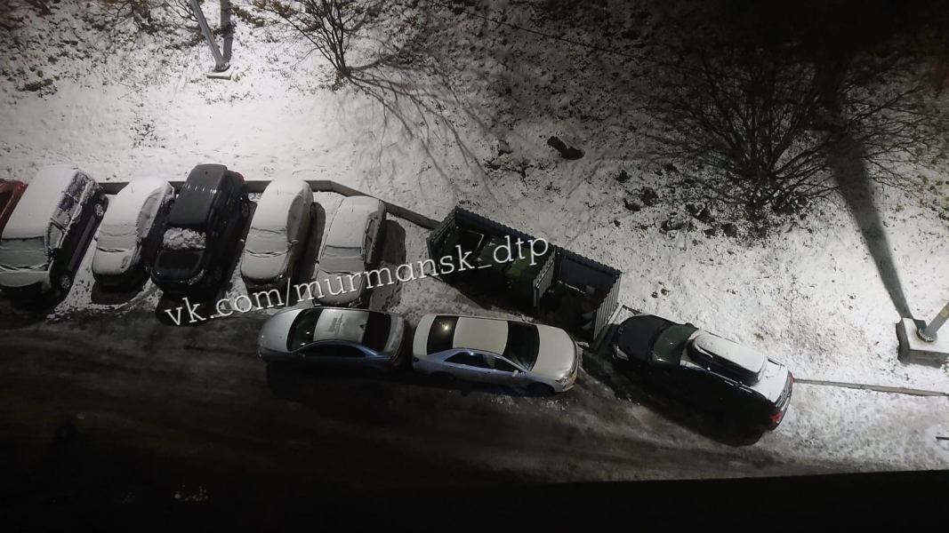 Мурманчане возмутились парковкой в одном из дворов Парковка