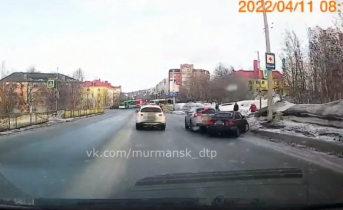 В Мурманске произошло странное ДТП ДТП