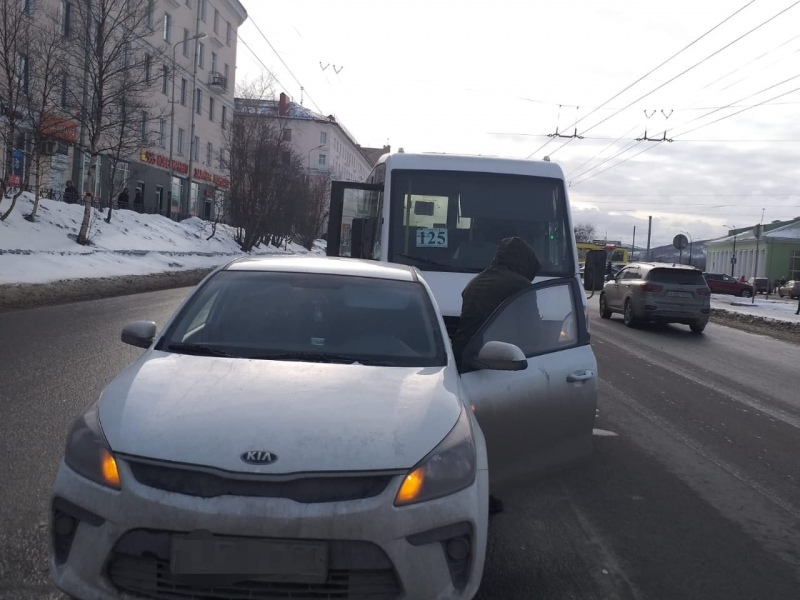 В центре Мурманска произошло ДТП с участием маршрутки ДТП