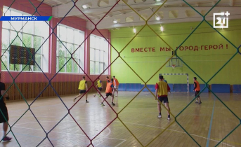 Заполярные комики встретились на дружеском матче по футболу Футбол