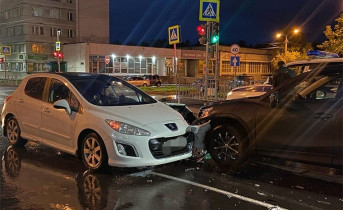 В Мурманской области автоледи устроила ДТП на ровном месте ДТП