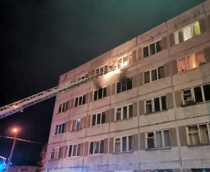 В Мурманской области произошел серьезный пожар в доме гостиничного типа Пожар