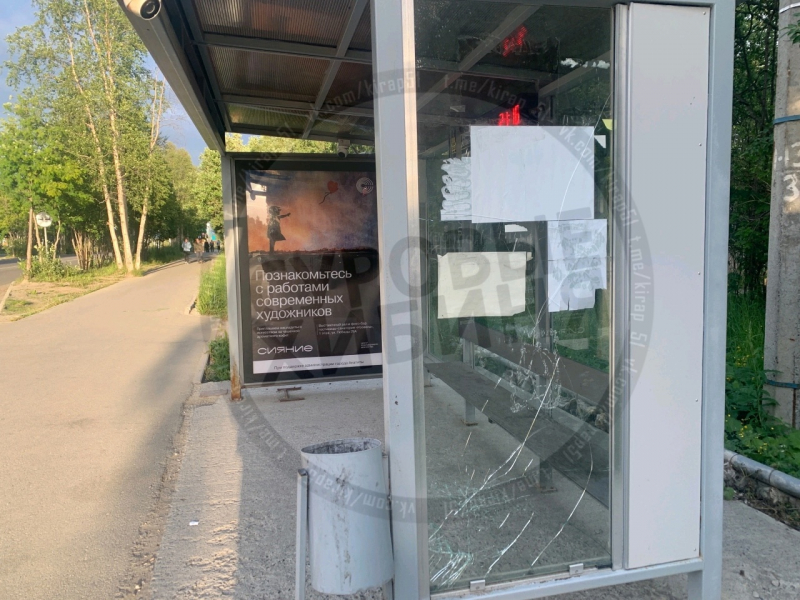 В Апатитах разгромили остановку Вандалы
