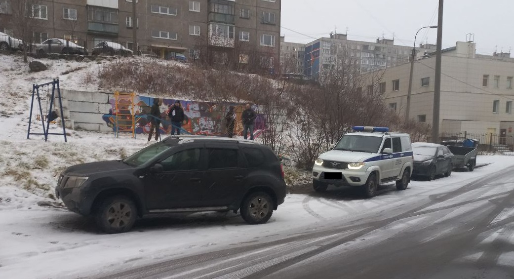 Стали известны подробности гибели женщины на детской площадке в Мурманске Мурманск