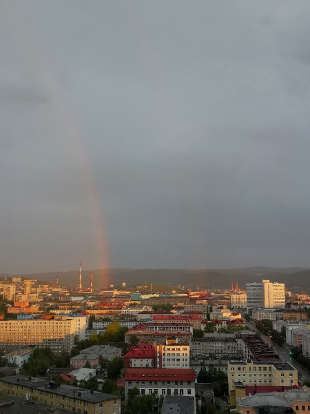В небе над Мурманском появилась ночная радуга Радуга