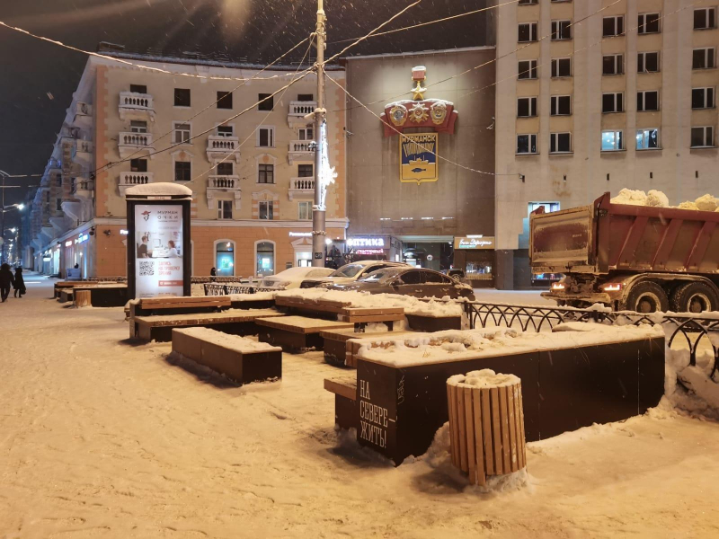 Зону отдыха в центре Мурманска привели в порядок Парклеты