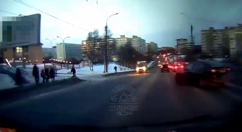Маневр на дороге в Мурманске Дорога