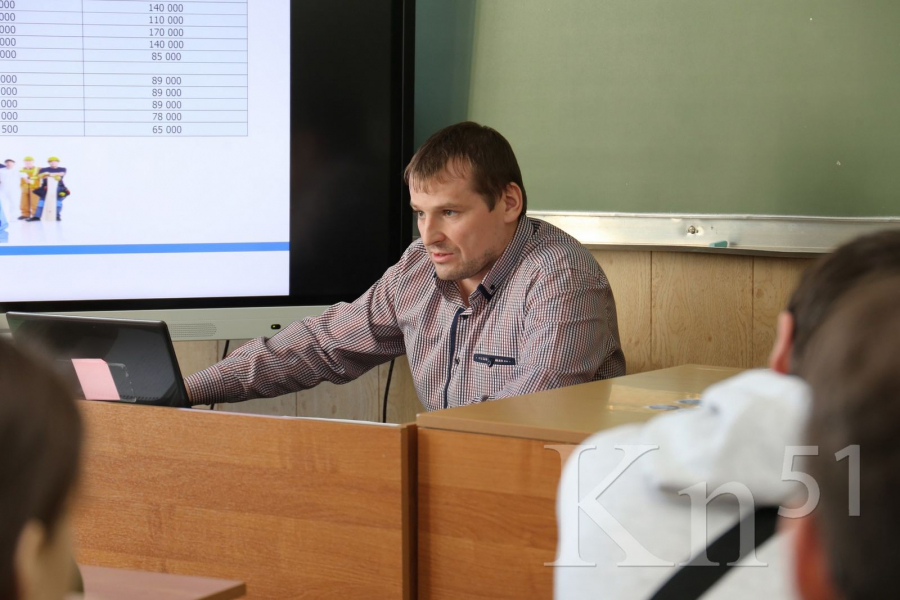 Студентов Печенгского политеха познакомили с Кольской ГМК Студентов Печенгского политеха познакомили с Кольской ГМК