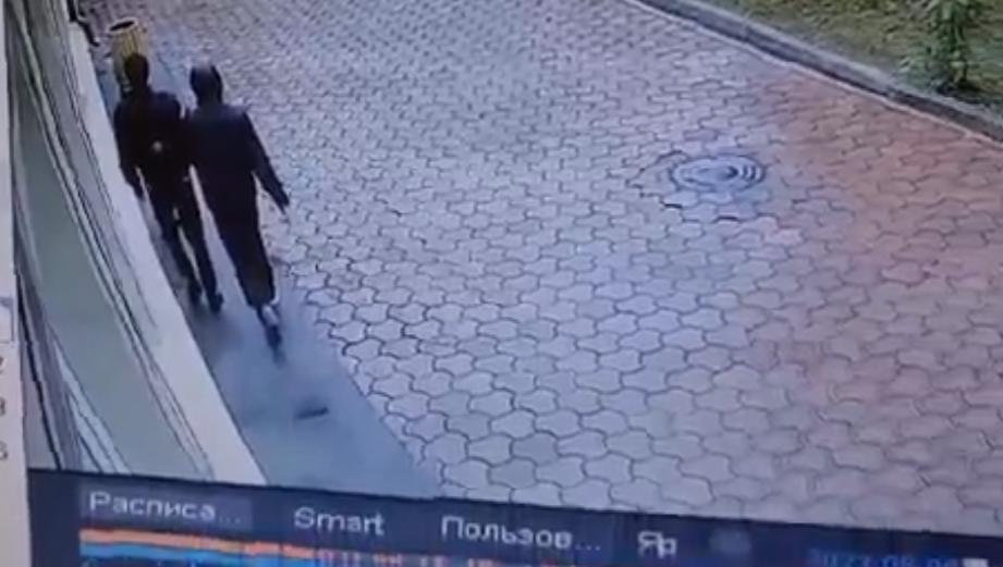 Преступники попали на камеру в Мурманской области Кража