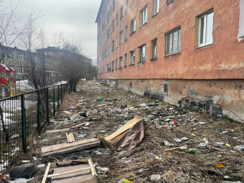«Издевательство над людьми», - мурманчане пожаловались на свалку под окнами Мусор