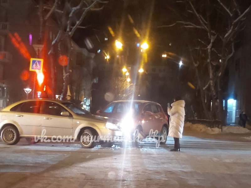 В центре Мурманска столкнулись автомобили ДТП