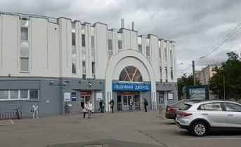 В Ледовом дворце Мурманска открылся пункт для вакцинации, фото Ледовый дворец