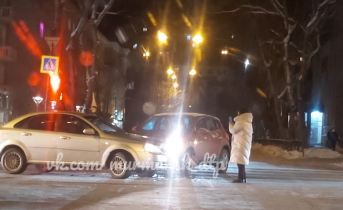 В центре Мурманска столкнулись автомобили ДТП