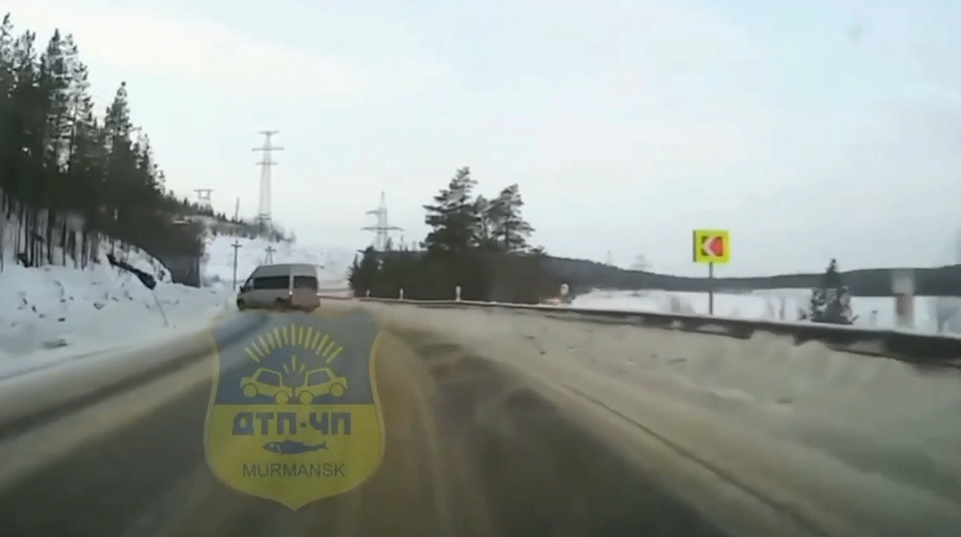 Момент ДТП с микроавтобусом в Мурманской области попал на видео ДТП