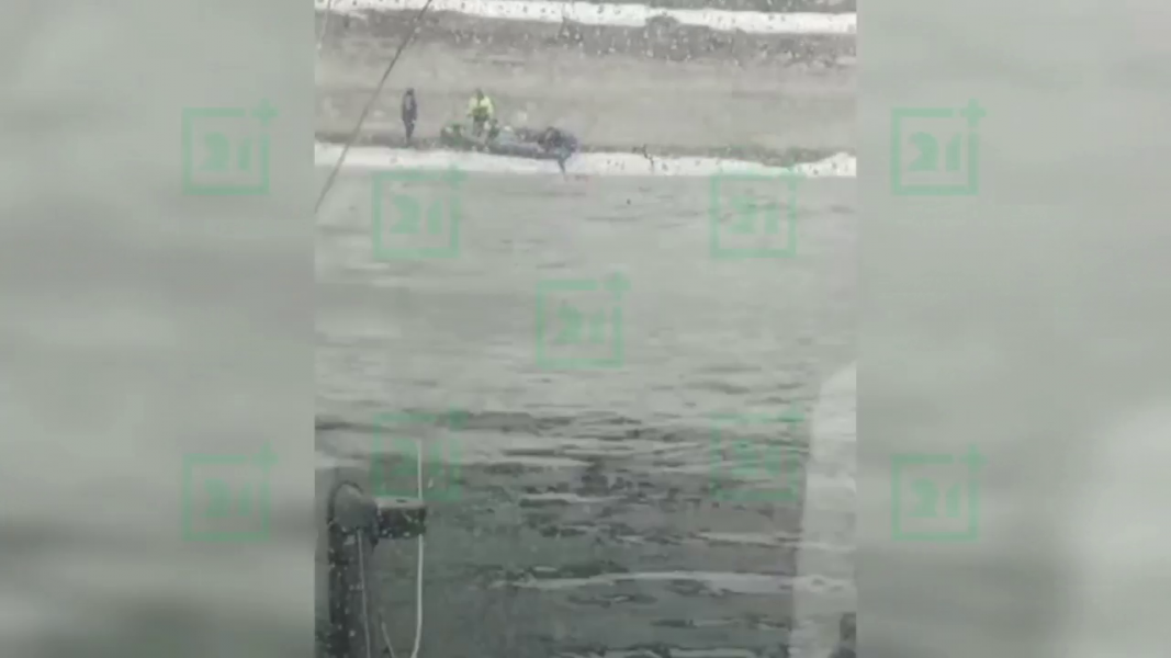 В в Мурманской области людей выбросило на берег Туристы на лодке