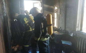 Пожар в квартире закончился трагедией в Мурманской области Пожарные