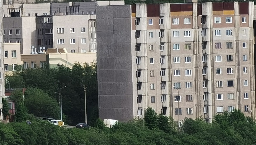 Двух человек доставили в реанимацию после пожара в Мурманской области Жилой дом