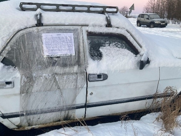 В Мурманской области разыскивают владельца белой «Волги» Машина