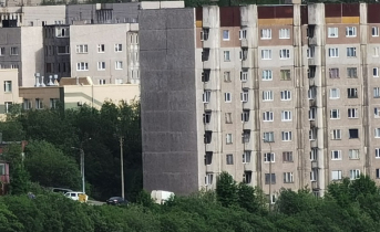 Двух человек доставили в реанимацию после пожара в Мурманской области Жилой дом