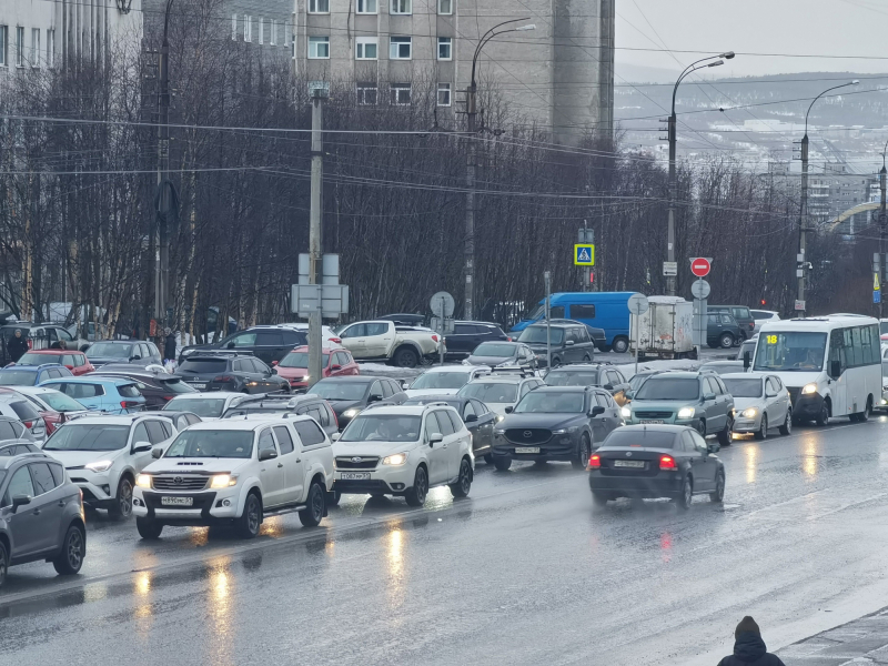 Губернатор проведет встречу в Мурманской области Машины