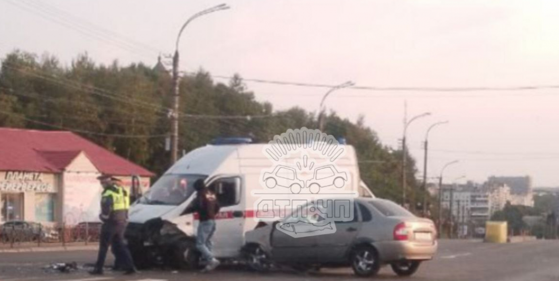 Авария с машиной скорой помощи произошла в Мурманске Авария с машиной скорой помощи произошла в Мурманске